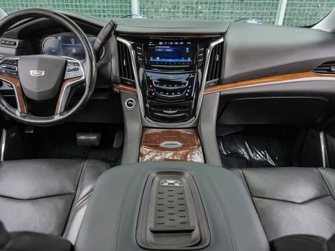 Used 2017 Cadillac Escalade ESV Luxury AWD/4WD image 17