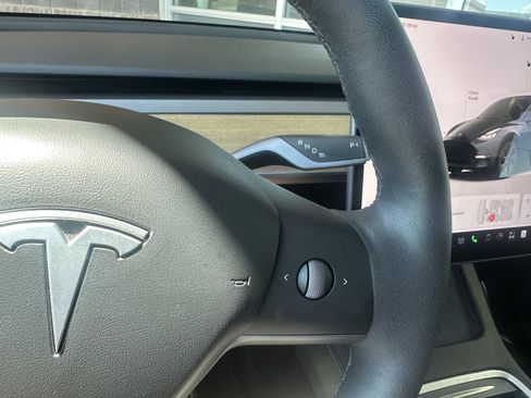 Used 2025 Tesla Model Y Long Range RWD image 17