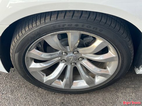 Used 2018 Chrysler 300 Limited w/ Safetytec Plus Group RWD image 8