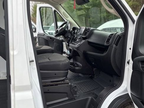 Used 2025 RAM ProMaster 2500 w/ Convenience Group image 18
