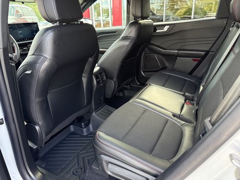 Used 2025 Ford Escape ST-Line w/ Tech Pack #1 AWD/4WD image 9