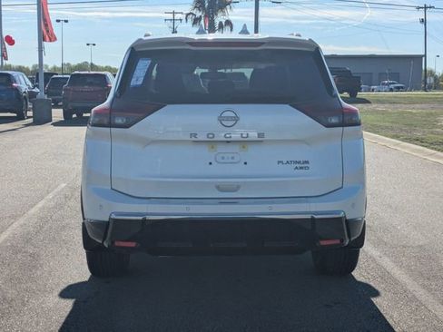 New 2026 Nissan Rogue Platinum w/ Tech Package AWD/4WD image 4