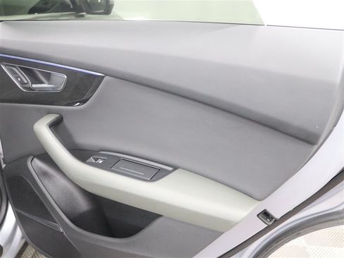 Used 2019 Audi Q8 Premium Plus w/ Premium Plus AWD/4WD image 22