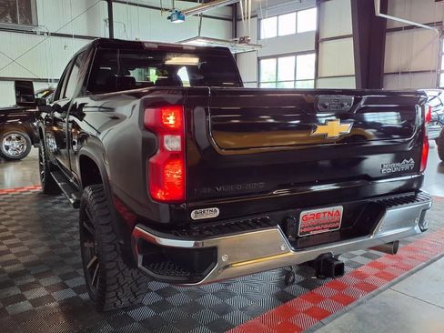 Used 2022 Chevrolet Silverado 2500 LT w/ Convenience Package AWD/4WD image 5