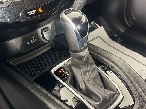 Used 2018 Nissan Rogue S AWD/4WD image 16