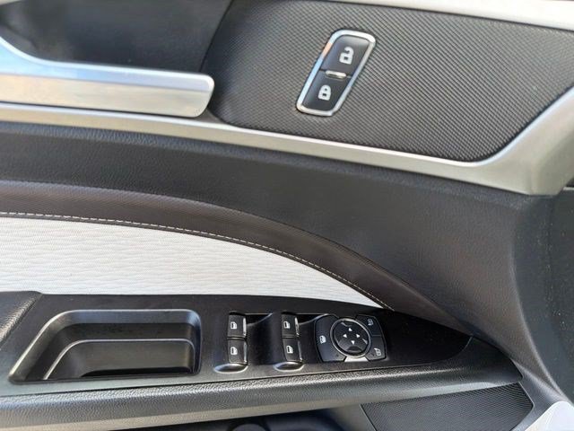 Used 2019 Ford Fusion SE w/ Equipment Group 151A FWD image 12