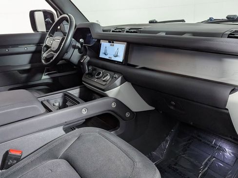 Used 2021 Land Rover Defender 110 image 27