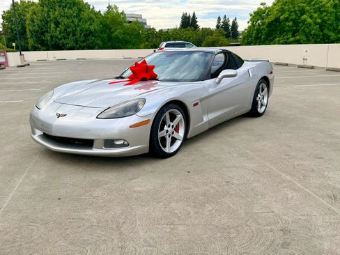 Used 2007 Chevrolet Corvette Coupe w/ Preferred Equipment Group RWD image 39