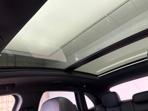 Certified 2024 Porsche Macan AWD/4WD image 43