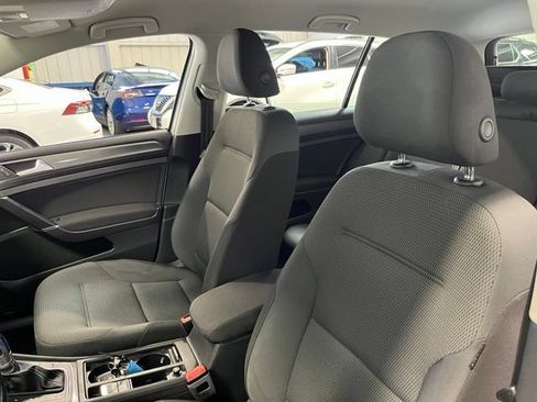 Used 2018 Volkswagen e-Golf SE FWD image 24