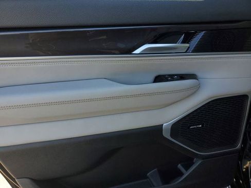 Certified 2024 Jeep Wagoneer 2WD w/ Premium Group I image 17