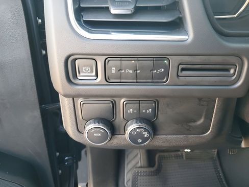 Used 2021 Chevrolet Suburban LT w/ Rear Media and Nav Package image 34