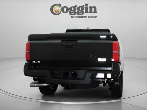 Used 2025 Toyota Tacoma SR5 AWD/4WD image 13