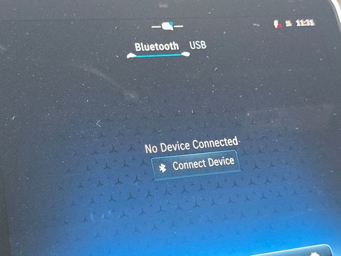 Used 2025 Mercedes-Benz GLC 300 4MATIC image 7