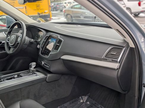 Used 2022 Volvo XC90 T5 Momentum w/ Climate Package image 22