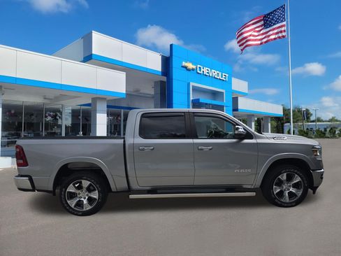 Used 2022 RAM 1500 Laramie AWD/4WD image 9