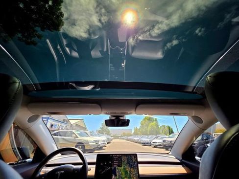 Used 2018 Tesla Model 3 Mid Range RWD image 50