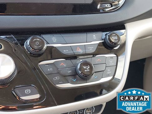 Used 2024 Chrysler Voyager LX image 24