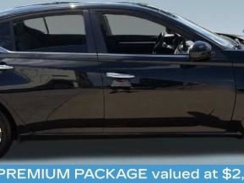 Used 2023 Nissan Altima 2.5 SV w/ SV Premium Package FWD image 1