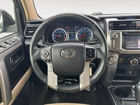 Used 2014 Toyota 4Runner SR5 AWD/4WD image 12