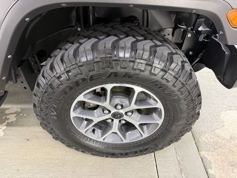 Used 2024 Jeep Gladiator Sport image 5