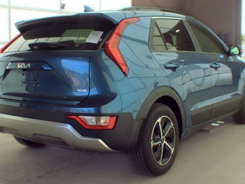Used 2024 Kia Niro EX FWD image 3