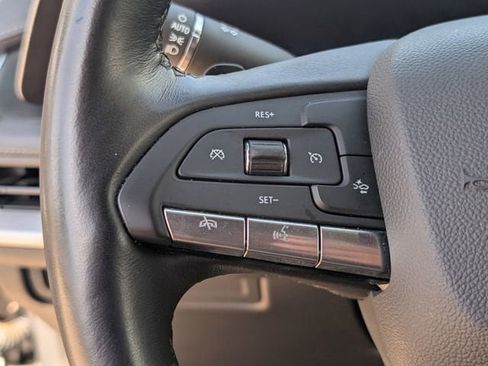 Used 2025 Cadillac XT4 Premium Luxury FWD image 22