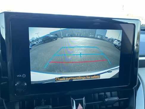 Used 2025 Toyota Corolla Cross LE image 17