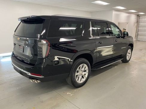 New 2025 Chevrolet Suburban Premier image 6