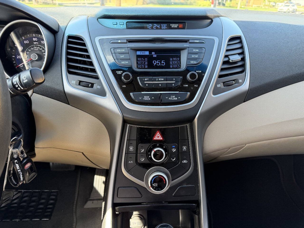 Used 2016 Hyundai Elantra SE FWD image 12
