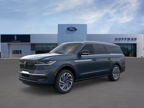 New 2026 Lincoln Navigator L Reserve AWD/4WD image 24