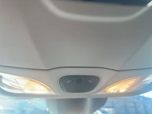 Used 2021 Jeep Cherokee Latitude Lux w/ Mopar Interior Package image 10