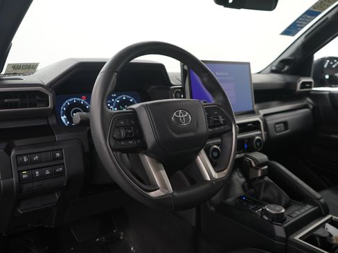 Used 2025 Toyota 4Runner Limited AWD/4WD image 27