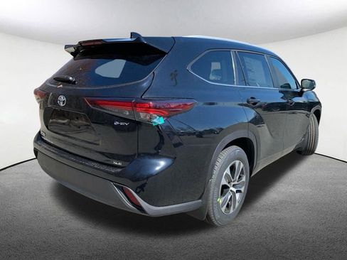 New 2026 Toyota Highlander XLE image 11