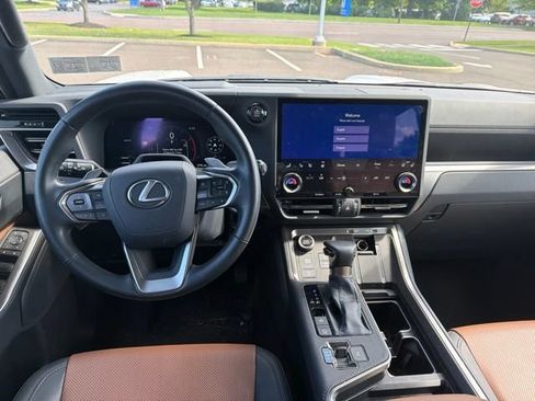 Used 2025 Lexus GX 550 w/ Accessory Package (2T) AWD/4WD image 13