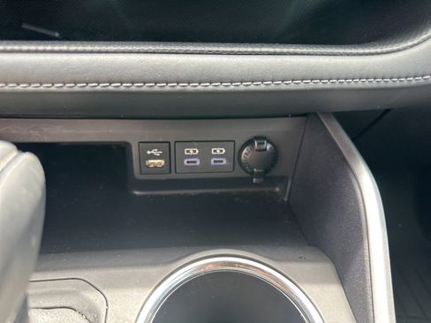 Used 2022 Toyota Highlander XSE FWD image 19