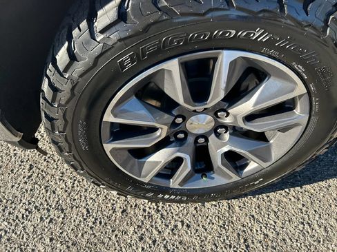 Used 2022 Chevrolet Silverado 1500 LT AWD/4WD image 10