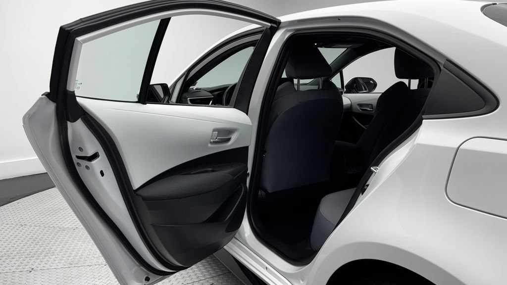 Used 2026 Toyota Corolla SE w/ SE Package FWD image 35