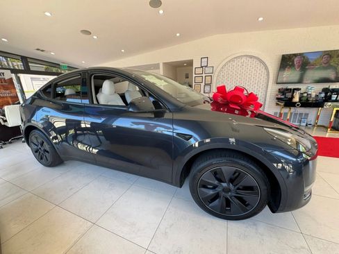 Used 2024 Tesla Model Y Long Range RWD image 8