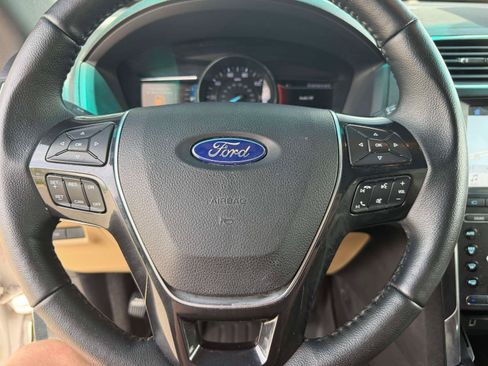 Used 2017 Ford Explorer Limited w/ Equipment Group 301A FWD image 28
