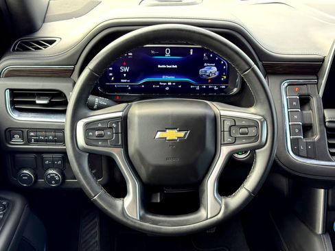 Used 2024 Chevrolet Suburban LT image 24