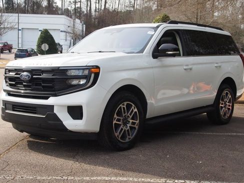 Certified 2025 Ford Expedition Active image 3