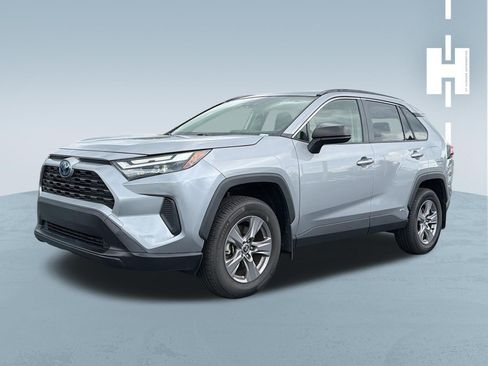 Used 2024 Toyota RAV4 LE AWD/4WD image 2