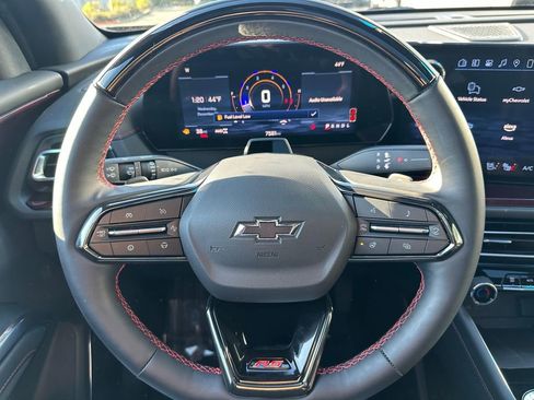 Used 2025 Chevrolet Traverse RS image 25