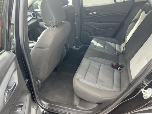 Used 2025 Chevrolet Trax LS FWD image 32