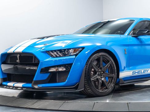Used 2022 Ford Mustang Shelby GT500 w/ Carbon Fiber Track Pack RWD image 5