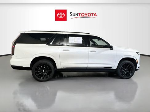Used 2025 Cadillac Escalade ESV Sport Platinum AWD/4WD image 2