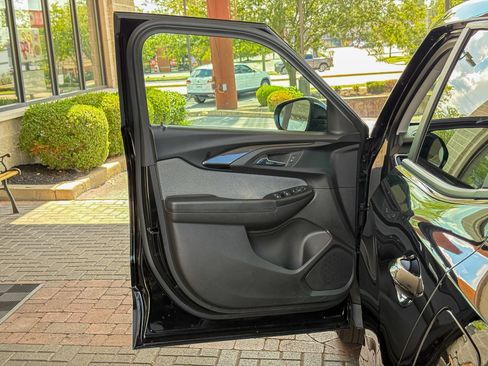 Used 2023 Chevrolet TrailBlazer LT FWD image 14