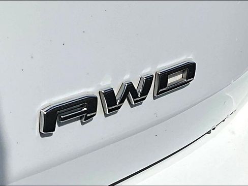 Used 2024 GMC Terrain SLE w/ Driver Convenience Package AWD/4WD image 24