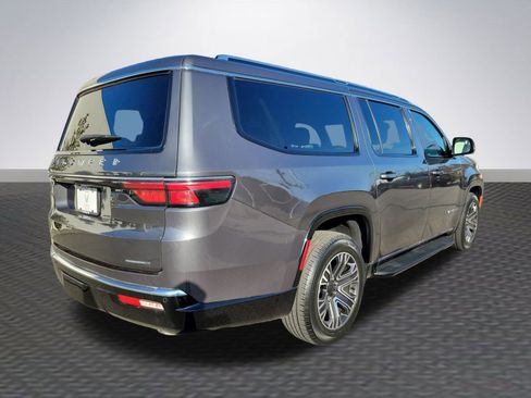 Used 2024 Jeep Wagoneer L Series II image 5